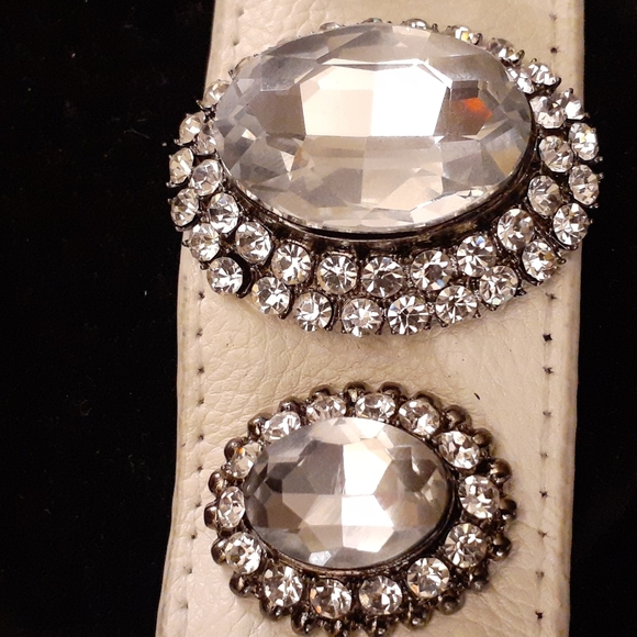 WHITE LEATHER CUFF WITH THREE STATIONS STONES BENDABLE CUFF - Picture 8 of 8
